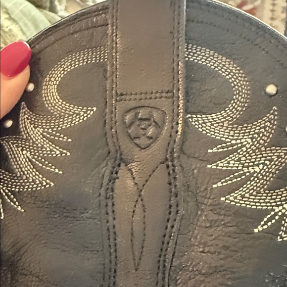 Ariat Black Leather Western Boots with Silver Embroidery - Picture 4 of 10